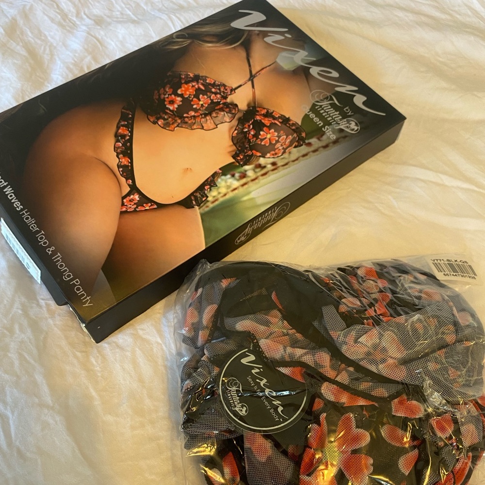 Floral printed mesh halter top With ruffle detail and matching thong panty - Picture 2 of 4